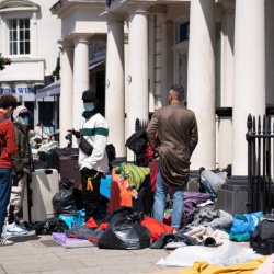 Британия мыйзамсыз мигранттарга туруктуу жашоого уруксат берүү мөөнөтүн беш жылдан 20 жылга көтөрөт