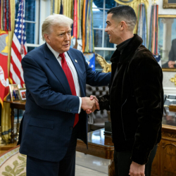 Мир Трамп прогулялся с Роналду по территории Белого дома