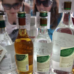 Министр Чечейбаев алкоголду саат 22:00дөн 10:00гө чейин сатууга тыюу салууну сунуштады