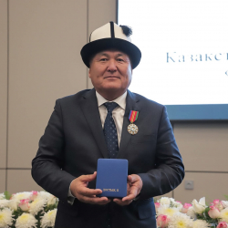Ош мэри Токторбаев Казакстандын «Достык» ордени менен сыйланды