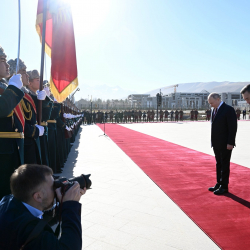 Садыр Жапаров менен Владимир Путиндин расмий жолугушуу аземинен сүрөттөр