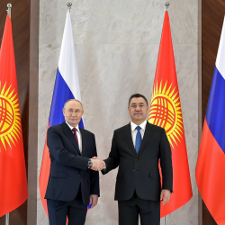 Жапаров-Путин жолугушуусу: Бир катар эки тараптуу документтерге кол коюлду