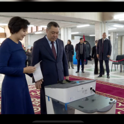 Президент Бишкектеги №1046 шайлоо тилкесинен добуш берди