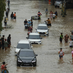Түштүк-Чыгыш Азия өлкөлөрүндөгү суу ташкыны миңден ашуун өмүрдү алды
