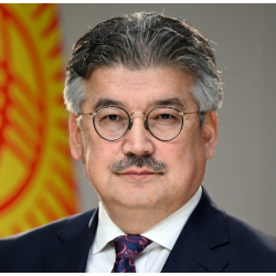 Мамлекеттик катчы Арслан Койчиев кыргызстандыктарды “Манас” эпосунун күнү менен куттуктады