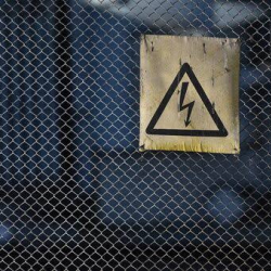 Ысык-Көлдүн Темир айылында электрик ток уруп каза болгон. Күнөөлүүлөр жазасын албай жатканы айтылды