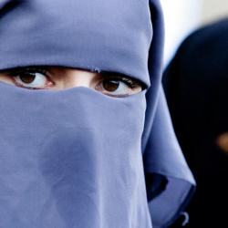 В Казахстане вводят штраф за ношение одежды, закрывающей лицо