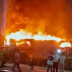 Индияда түнкү клуб өрттөнүп, 25 адам каза болду