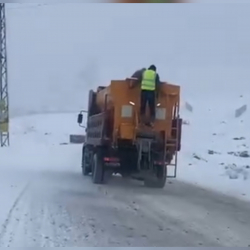 Аба-ырайына байланыштуу Төө-Ашууда оор жүк ташуучу унааларга чектөө киргизилди