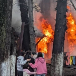 Таң эрте Эркиндик бульварындагы үйдө өрт чыкты