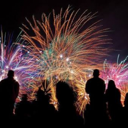 Министрлик кыргызстандыктарды Жаңы жылда салюттан баш тартууга чакырды