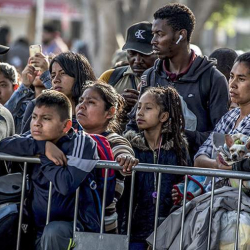 Более 2,5 млн нелегальных мигрантов покинули США на втором сроке Трампа