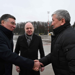 Адылбек Касымалиев иш сапары менен Москвага барды