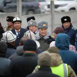 Камчыбек Ташиев Лейлектеги Максат жана Раззаков айылынын тургундары менен жолукту
