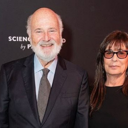 Голливуд режиссёр Роб Райнер жубайы менен үйүнөн каза болгон абалда табылды