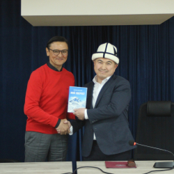 ГКНБ: Э.Кубатов рассказал о своих достижениях в альпинизме