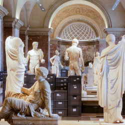 Францияда абал чатак, көйгөй музейлерге жетти