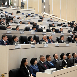 Жогорку Кеңеште топко кошулбаган 3 депутат