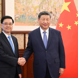 Си Цзиньпин заслушал отчет о проделанной работе от главы администрации ОАР Сянган