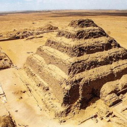 Жосер пирамидасынын табышмагы же жер алдындагы лабиринт