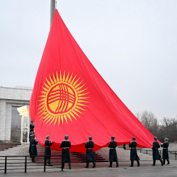 Bloomberg: Кыргызстан Борбор Азиядагы жаңы “экономикалык жолборско” айланууда