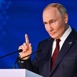 Владимир Путин: Российские войска завоевали и прочно удерживают стратегическую инициативу по всей линии фронта