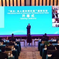 Медиакорпорация Китая презентовала талисманы гала-концерта в честь наступающего года Лошади