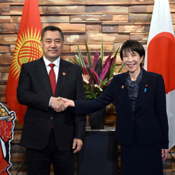 Президент Садыр Жапаров провел переговоры с Премьер-министром Японии Санаэ Такаити