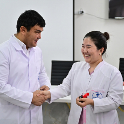 Сузакта медицина кызматкерлерине ипотекалык турак жайлар тапшырылды