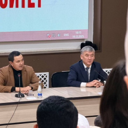 «Медицинанын келечеги — сиздердин колуңуздарда»: Каныбек Досмамбетов ОшМУнун медицина факультетинин студенттери менен жолугушту