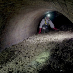 Из канализации извлекли «жирберг» весом 100 тонн и длиной 100 метров