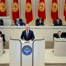 Глава Кабмина Адылбек Касымалиев анонсировал масштабное повышение заработных плат работников бюджетной сферы