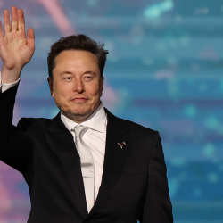 Илон Маск дүйнөдө байлыгы 700 млрд доллардан ашкан алгачкы ишкер болду