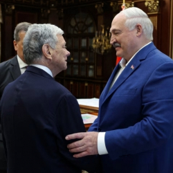 Трамптын өкүлү Лукашенкого арыктоочу дары сунуштады