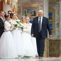 ФОТО - Лукашенко - молодежи на новогоднем балу: впереди у вас очень много конкретных дел