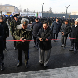 Генерал Камчыбек Ташиев “Альфа” атайын багыттагы кызматынын жаңы имаратын ачып, спорт комплексинин курулушуна капсула салды