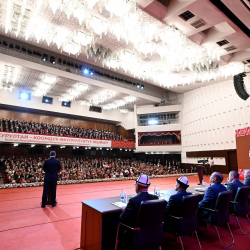 Улуттук комиссиянын төрагасы Мелис Мураталиев IV Элдик курултайга катышууда