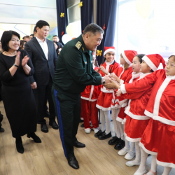 СҮРӨТ - УКМК: Камчыбек Ташиев капиталдык оңдоодон өткөн Бишкектеги атайын мектеп-интернатына барды