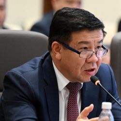 Председатель ГНС Алмамбет Шыкмаматов подвёл итоги года на аппаратном совещании