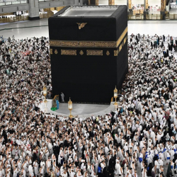 Сауд Арабиясы умра уюштурган 7 компаниянын ишин убактылуу токтотту