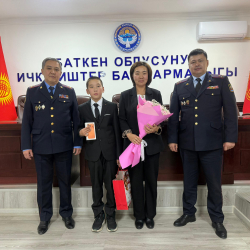 Баткенде генерал болууну кыялданган окуучуга “Айфон 17 про” белекке берилди