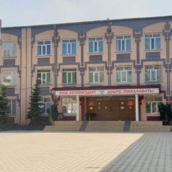 Бишкектеги мектептин 11 кабинети менчикке өтүп кеткен