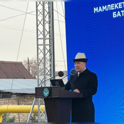 В Бишкеке с участием президента состоялась церемония вручения ключей от квартир по линии ГИК