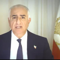 Пахлави призвал протестующих в Иране продолжать акции и заявил, что “скоро будет рядом с ними”