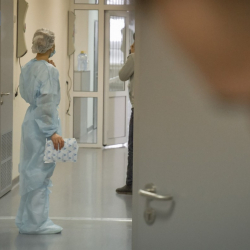 Казакстандын саламаттык сактоо тармагындагы парадокс: бүтүрүүчүлөр көп, дарыгерлер жетишпейт