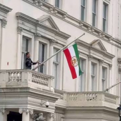 Иран Лондондогу элчиликке кол салууга байланыштуу Улуу Британиянын элчисин чакырды