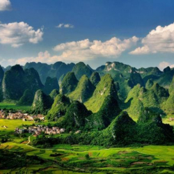 Кытайдагы пирамида формасындагы тоо-дөңсөлөрдүн сырлары