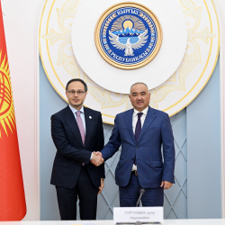 Төрага Нурланбек Тургунбек уулу Түрк мамлекеттердин Парламенттик ассамблеясынын (ТүркПА) Башкы катчысы Рамил Хасанды кабыл алды