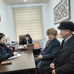 Догдуркүл Кендирбаева Талас облусунда жарандардын көйгөйлөрүн укту