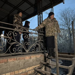 Таңкы рейд, саат 8:00: Көп жылдан бери иштетилбей турган «Евразия» кафесинин курулушу бузулат